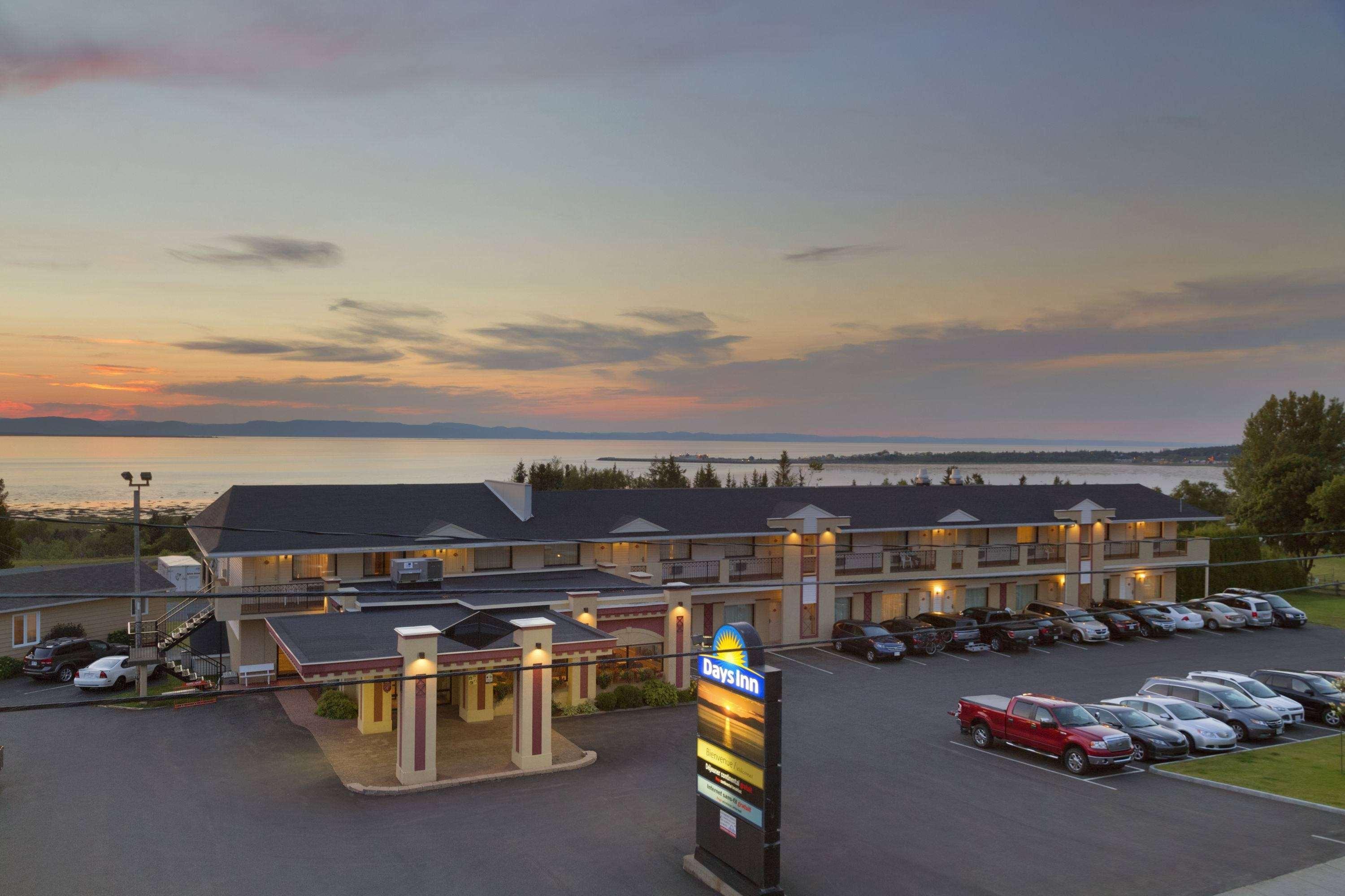 Days Inn By Wyndham Riviere-Du-Loup Exterior photo