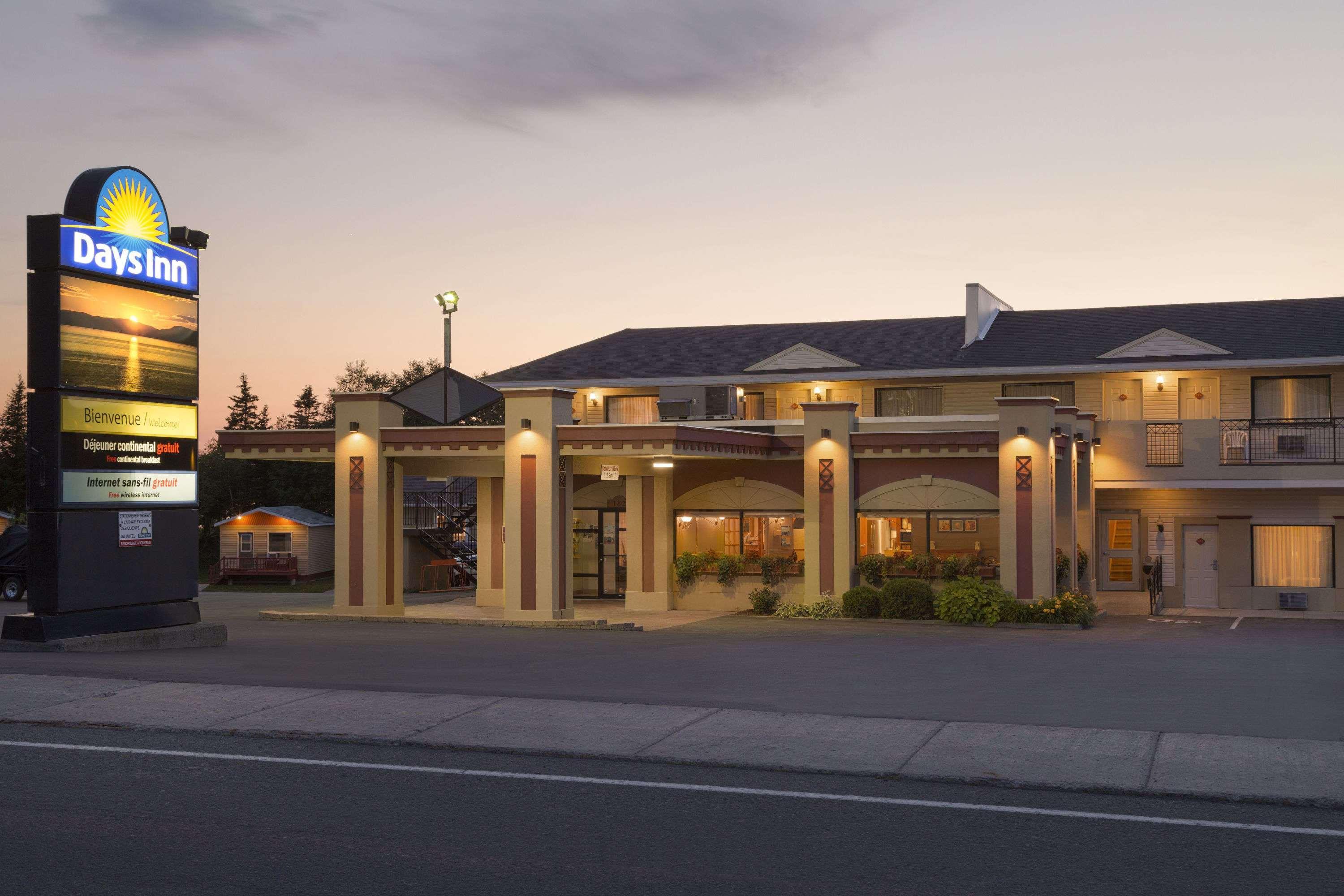Days Inn By Wyndham Riviere-Du-Loup Exterior photo