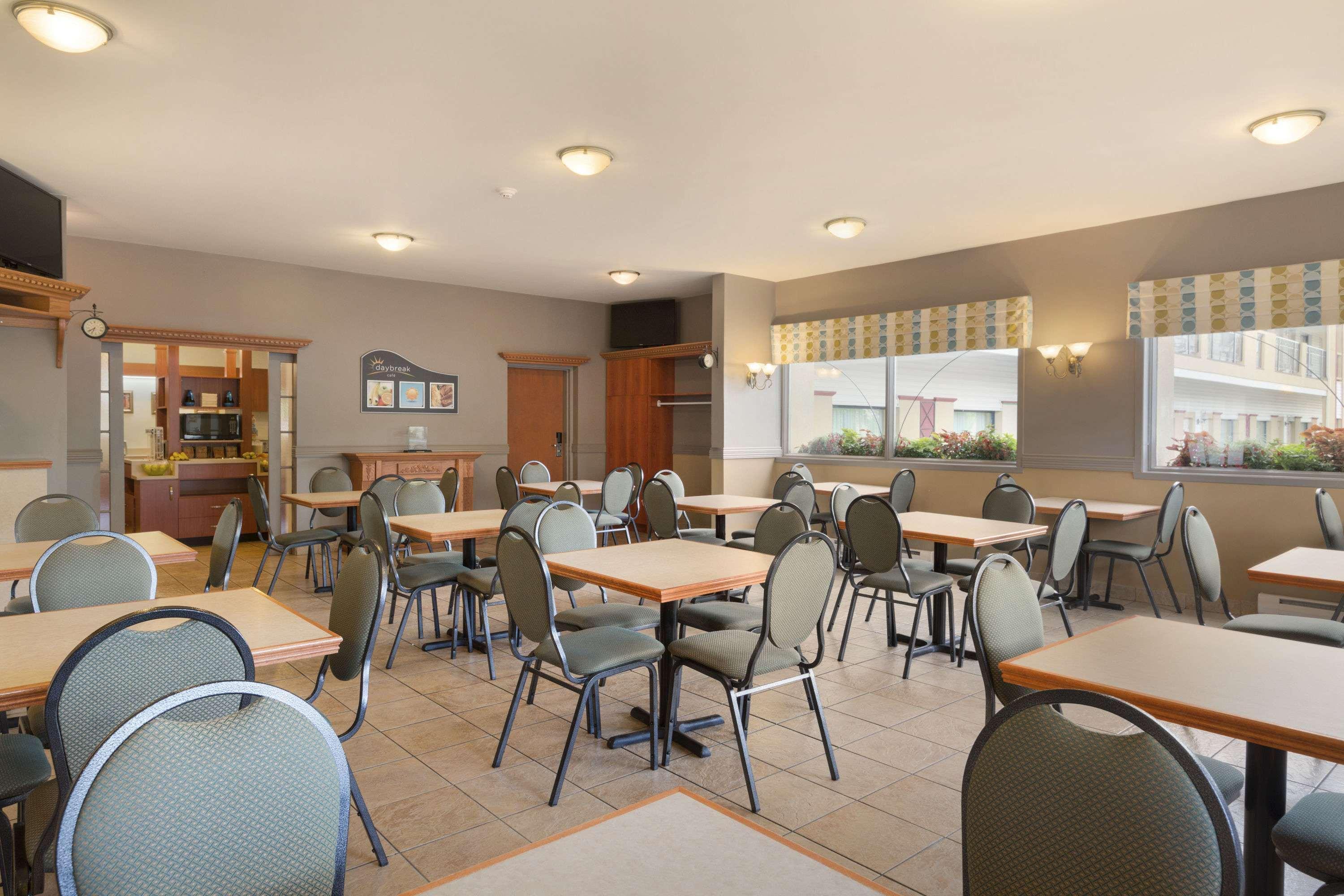 Days Inn By Wyndham Riviere-Du-Loup Exterior photo