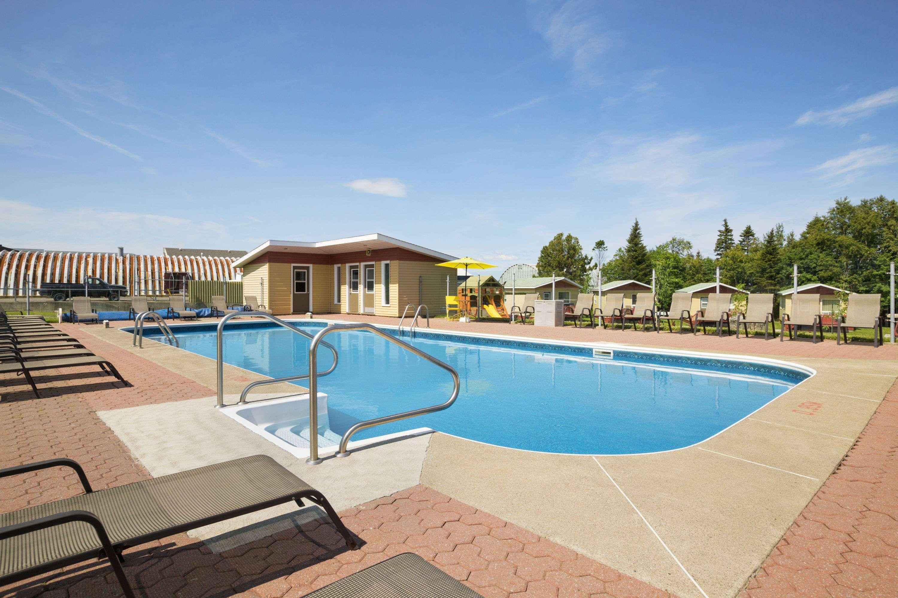 Days Inn By Wyndham Riviere-Du-Loup Exterior photo