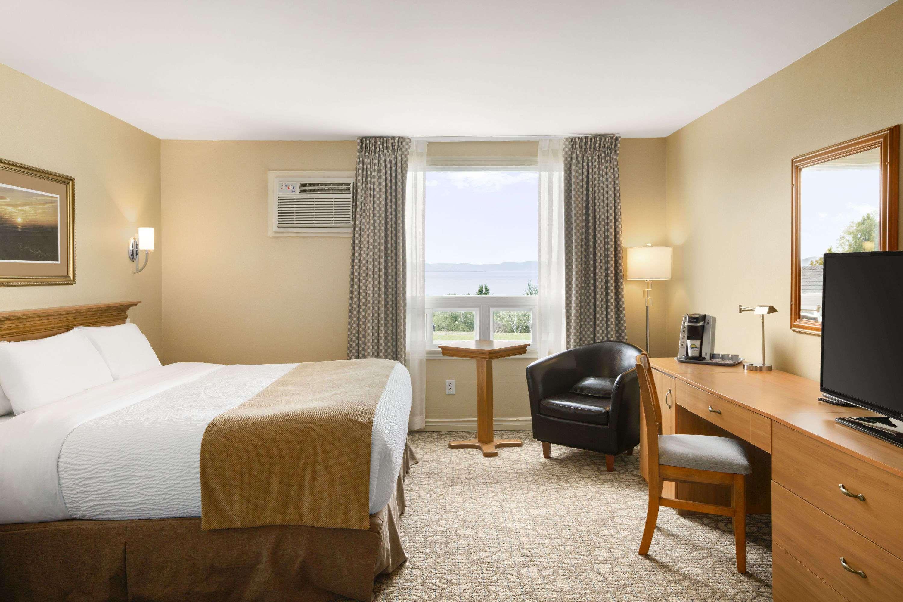 Days Inn By Wyndham Riviere-Du-Loup Exterior photo