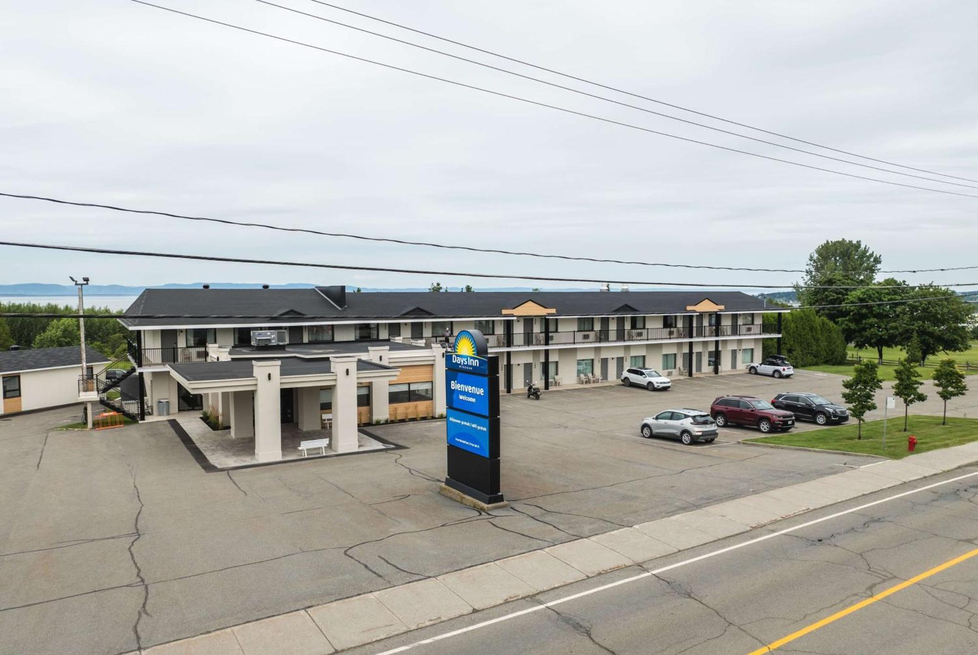 Days Inn By Wyndham Riviere-Du-Loup Exterior photo
